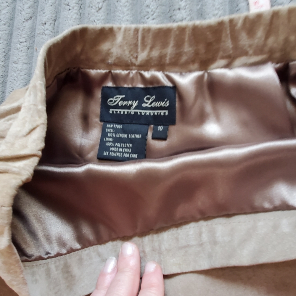 Tan Suede Skirt by Terry Lewis - Picture 3 of 11